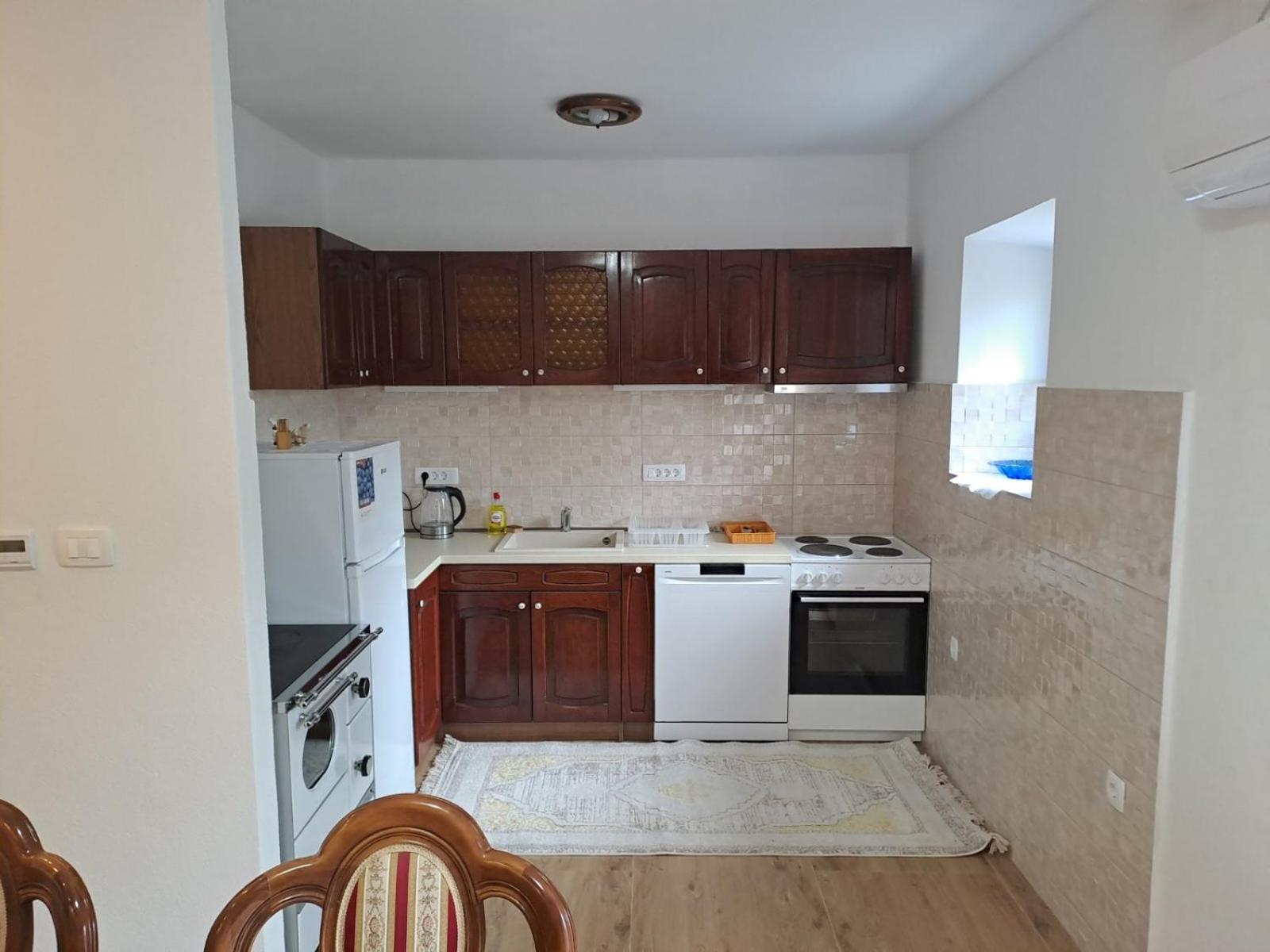 Apartments Petrovic Τίβατ Εξωτερικό φωτογραφία