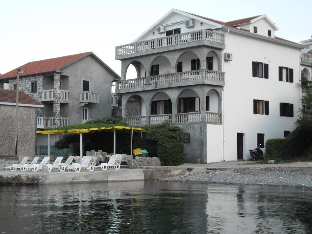 Apartments Petrovic Τίβατ Εξωτερικό φωτογραφία