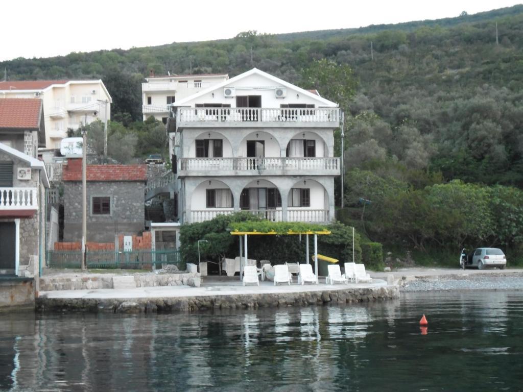 Apartments Petrovic Τίβατ Εξωτερικό φωτογραφία