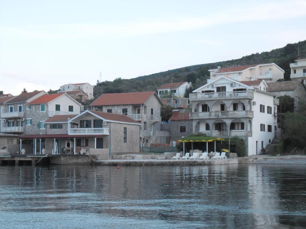 Apartments Petrovic Τίβατ Εξωτερικό φωτογραφία
